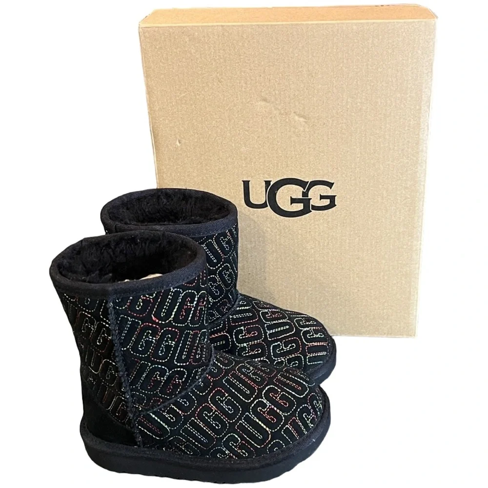 UGG Kids' Classic II Graphic Stitch suede boot in black Size 9 toddler new